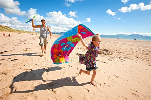 Golden beaches on Anglesey, perfect family holidays!